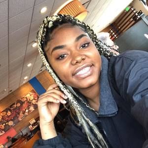 Meet your Posher, Andrea